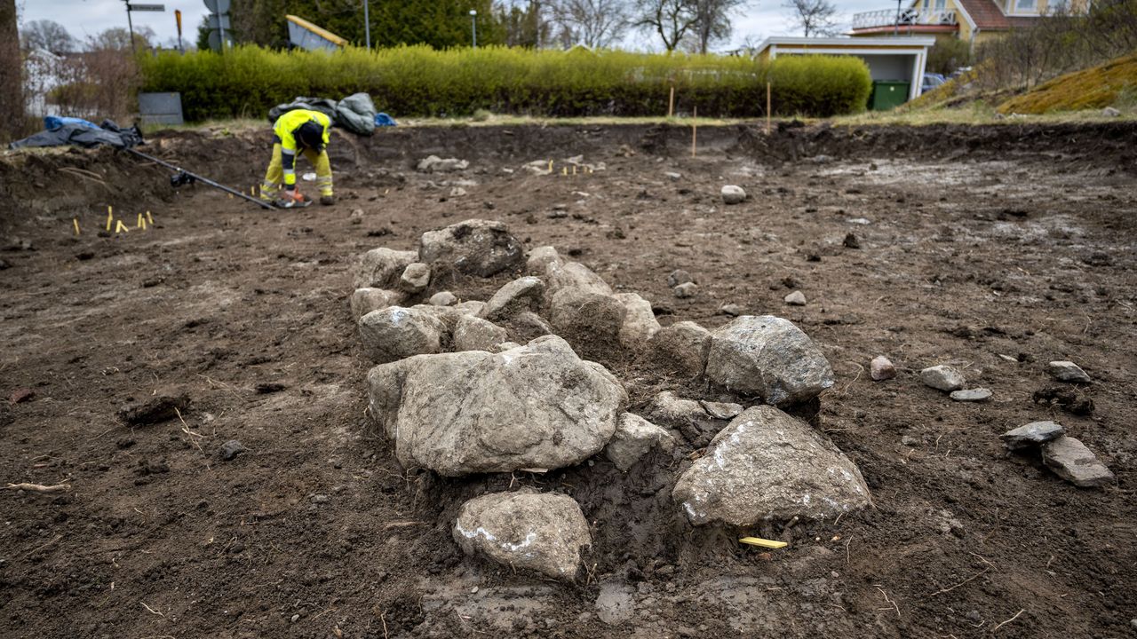 Remains of a stone cairn were found over this tomb.