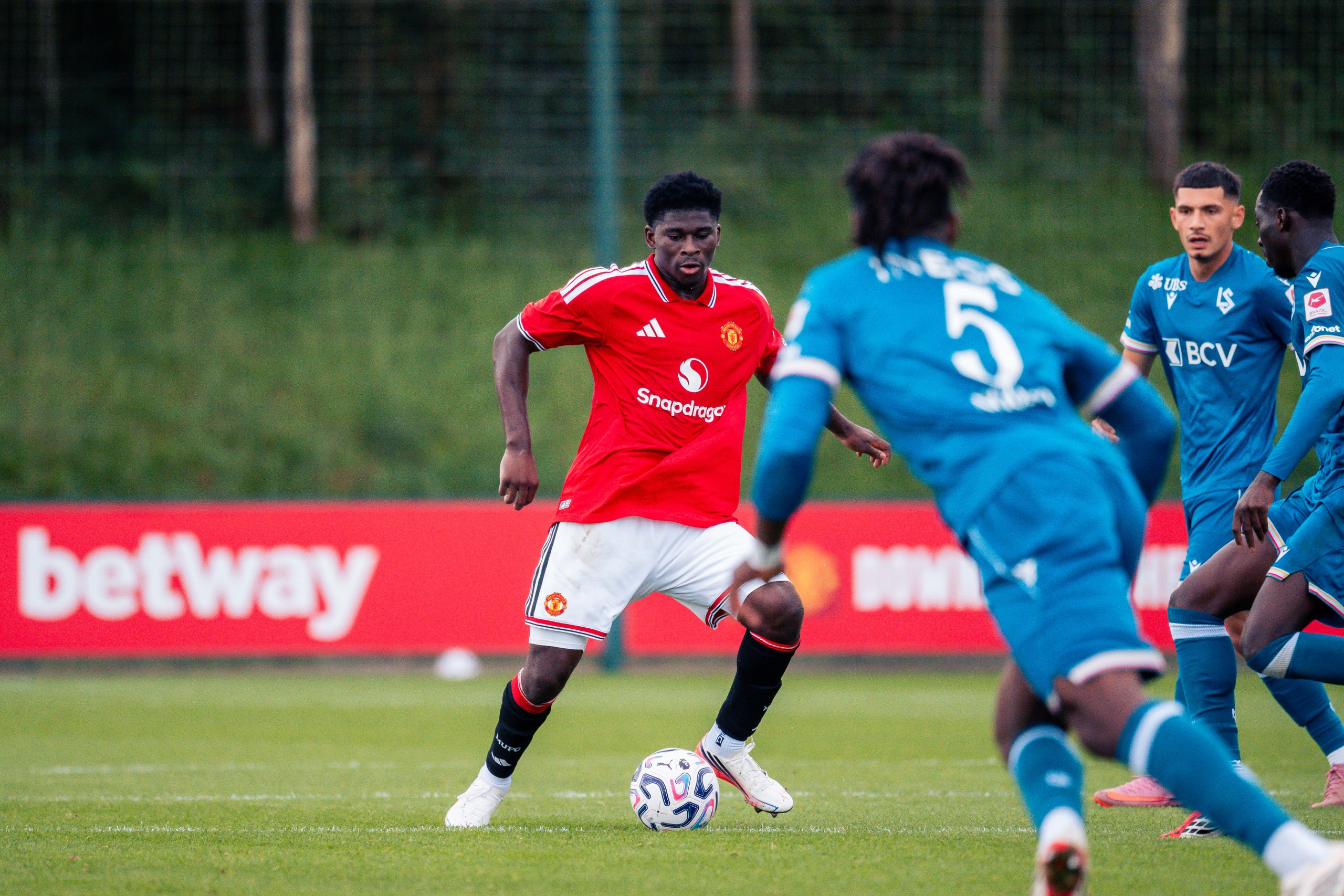 Carlos Baleba makes his unofficial Man United debut