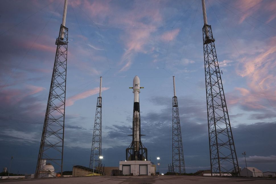 SpaceX's 1st Starlink Internet Satellite Megaconstellation Launch in Photos!