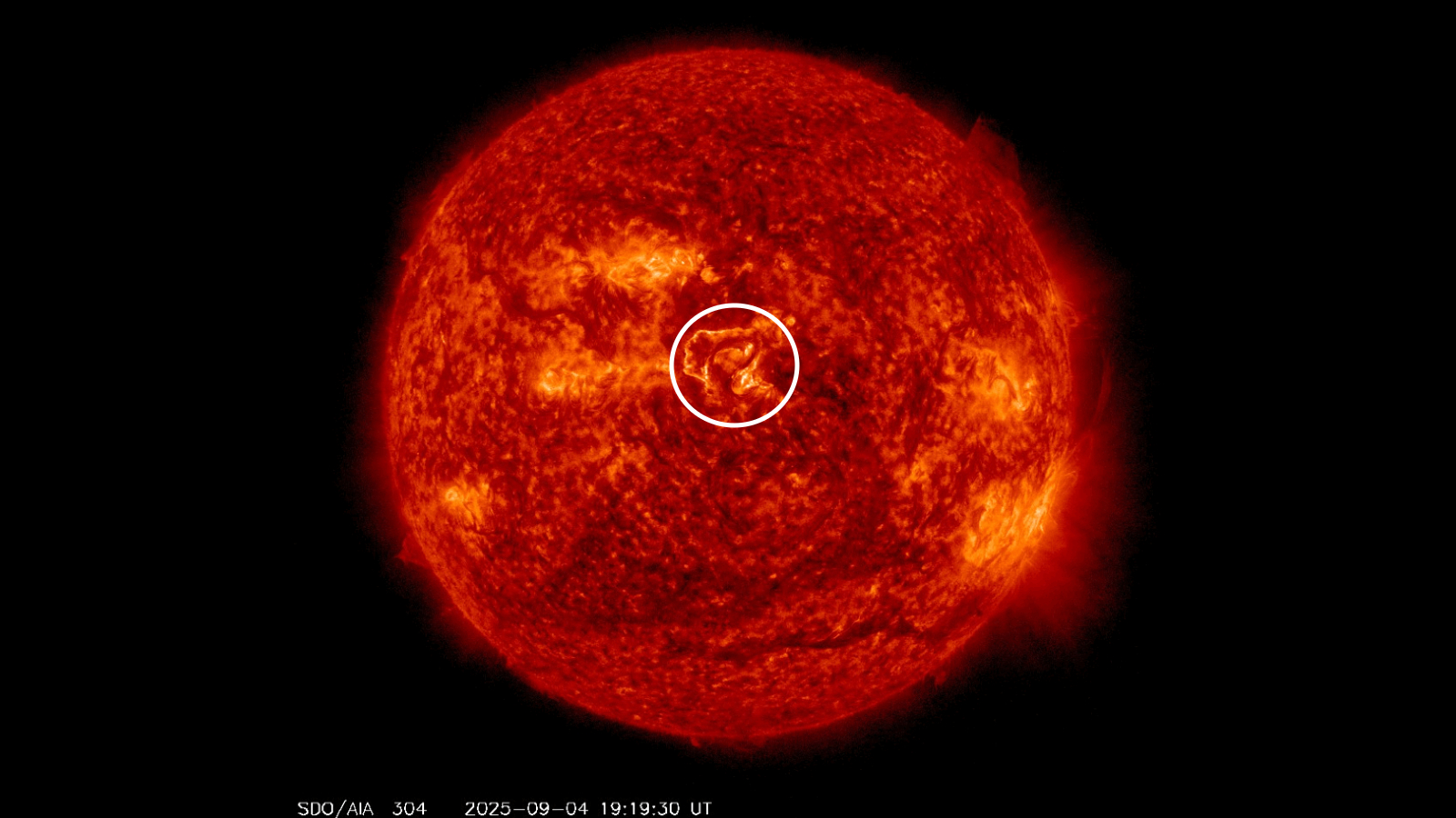 A photo of the sun highlighting the location of the S-shape structure on its surface