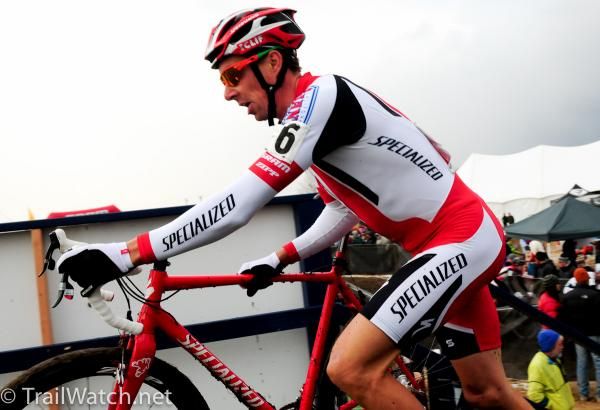 Todd Wells (Specialized) re-mounts on the fly-over