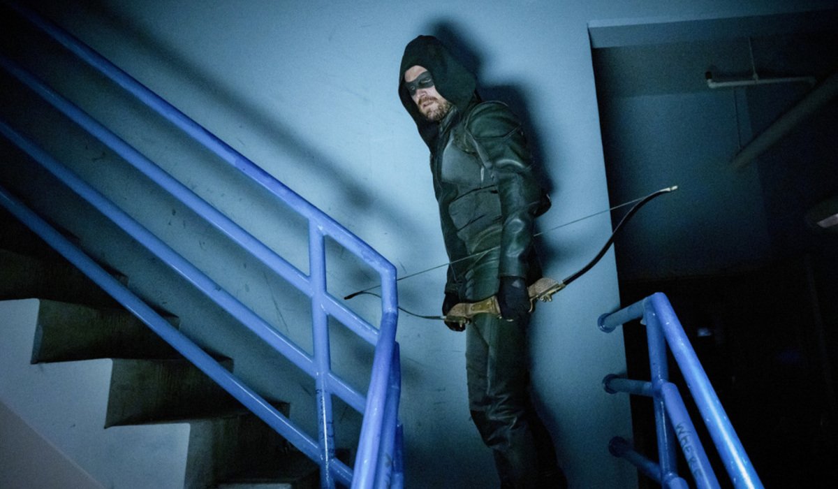 arrow season 8 premiere oliver queen green arrow mask the cw