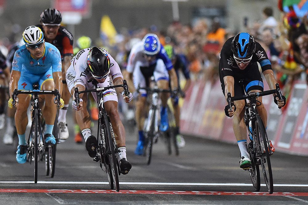 Elia Viviani edges Peter Sagan for the final stage win in Abu Dhabi.