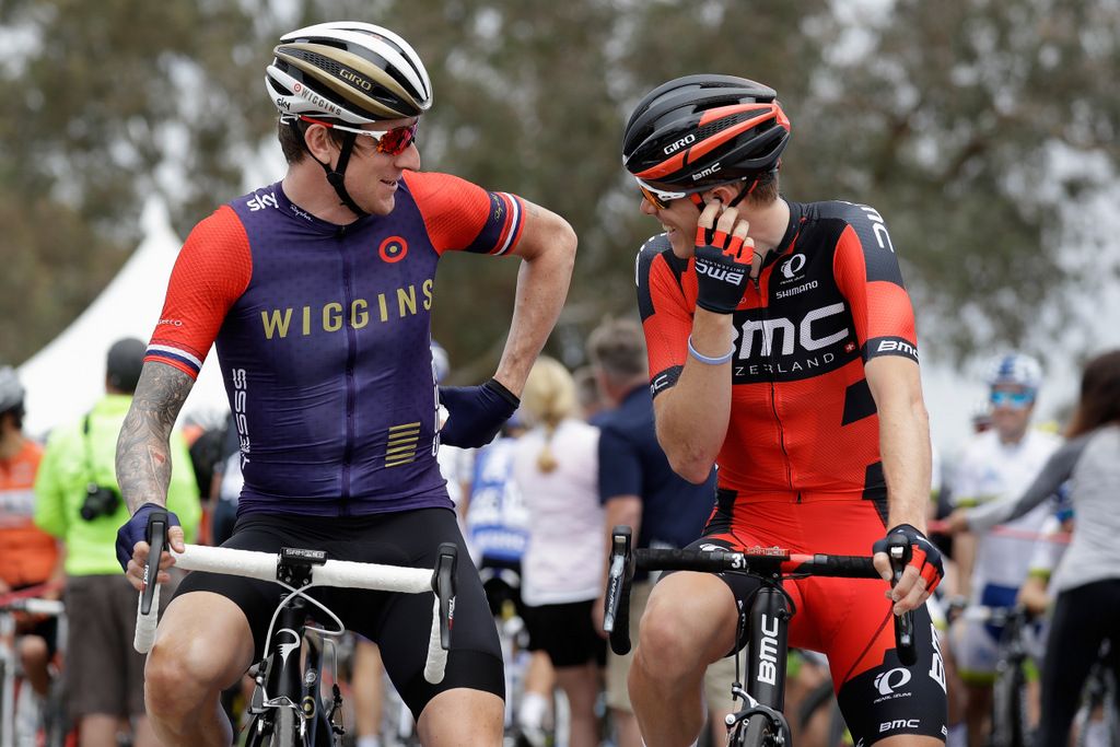 2014 winner Bradley Wiggins and 2014 runner-up Rohan Dennis chat on the start line