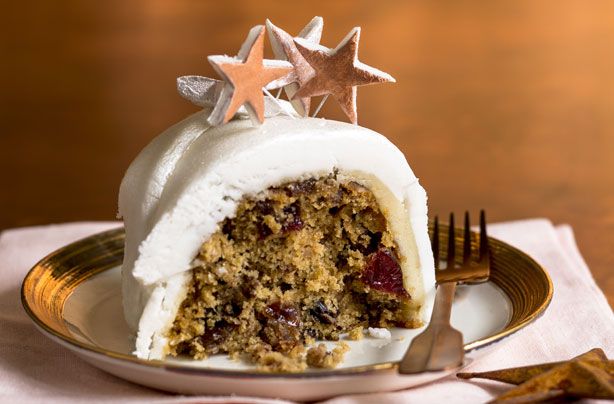 Christmas wreath cake