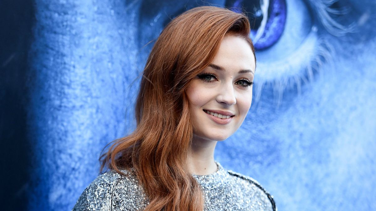 Sophie Turner explique comment être suivie sur les réseaux sociaux lui permet d'obtenir son emploi