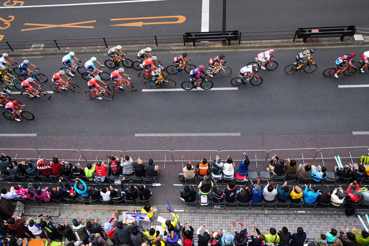 The peloton of the Japan Cup Criterium