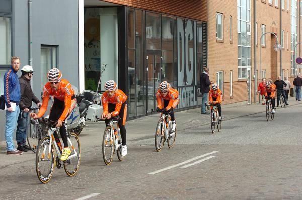 Euskaltel-Euskadi scouts the prologue course