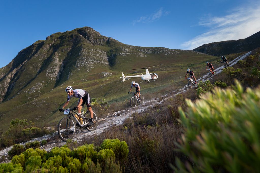 Jaroslav Kulhavy and Christoph Sauser (Investec-Songo-Specialized) start to open up their lead