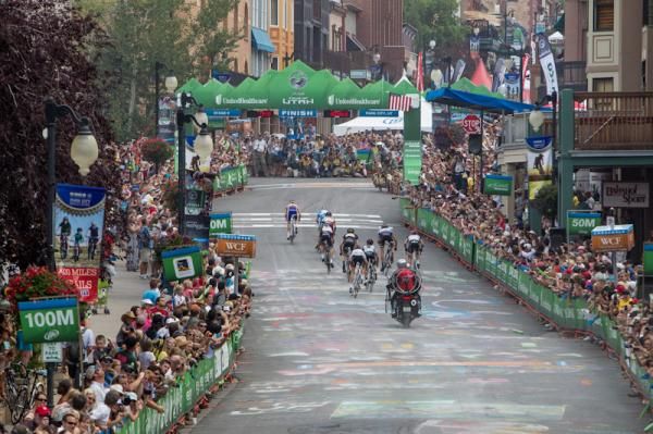 Steven Kruijswijk (Rabobank) brings the second group to the line