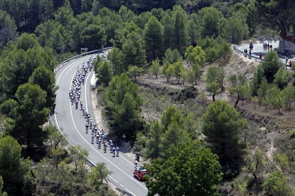The peloton en route to Xorret del Cat&iacute; during stage eight.