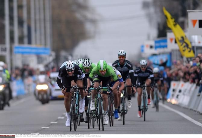 Boonen and Hofland open up for the sprint
