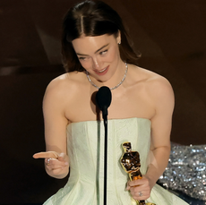  Emma Stone accepts the Lead Actress award for "Poor Things" onstage during the 96th Annual Academy Awards at Dolby Theatre on March 10, 2024 in Hollywood, California. 