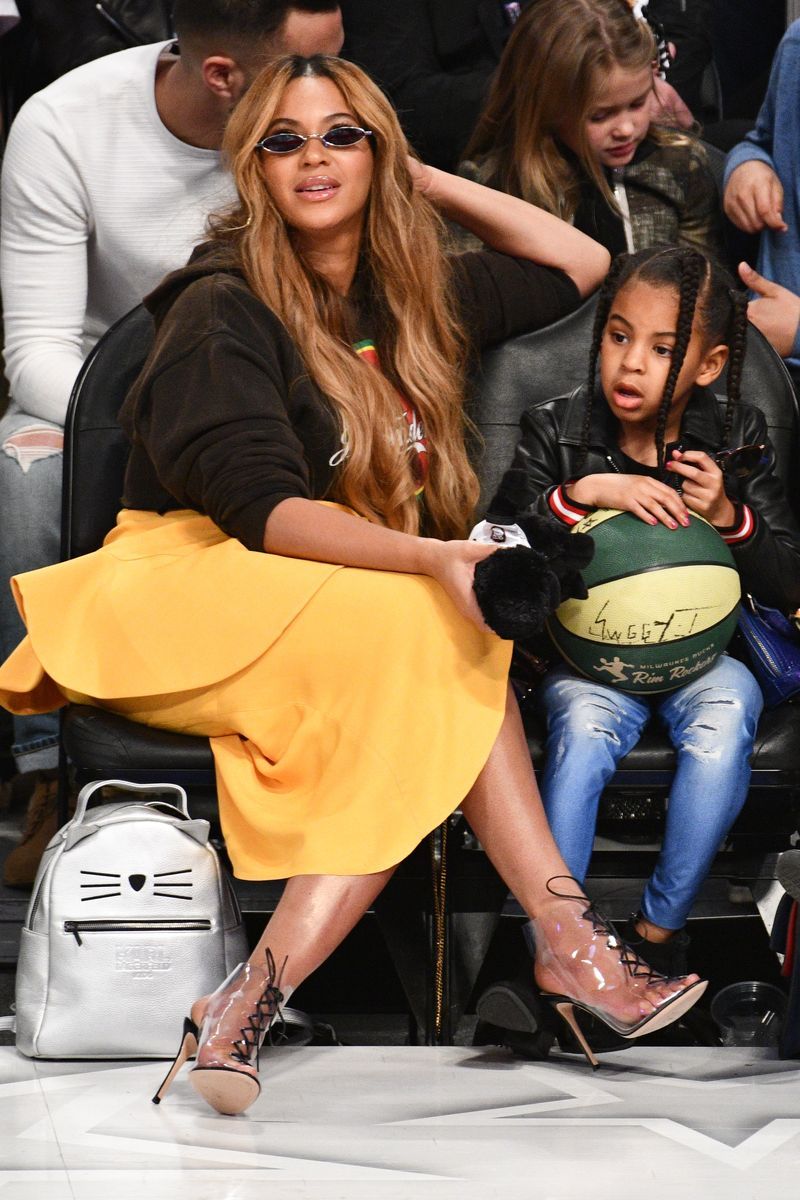 celebrities at the 67th nba all star game team lebron vs team stephen