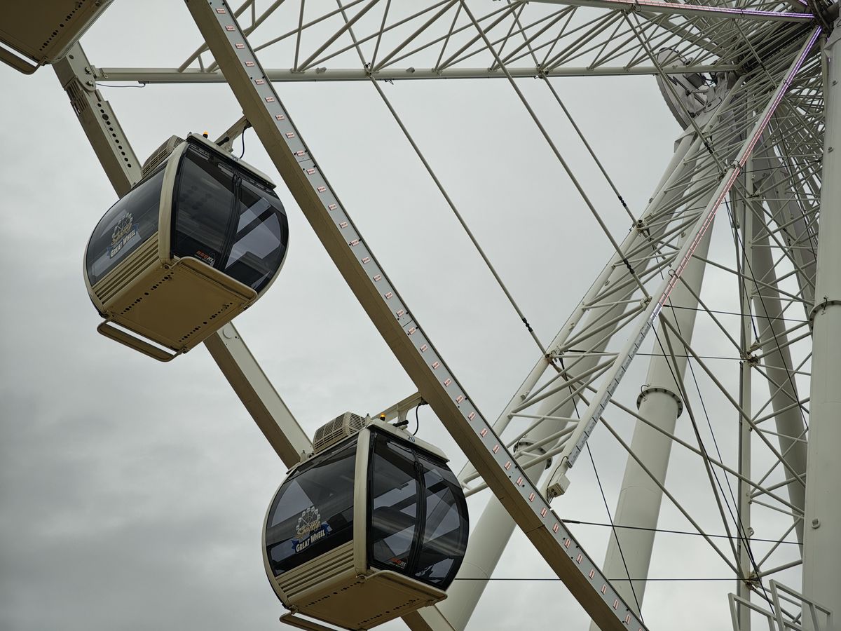 Ferris wheel gondolas