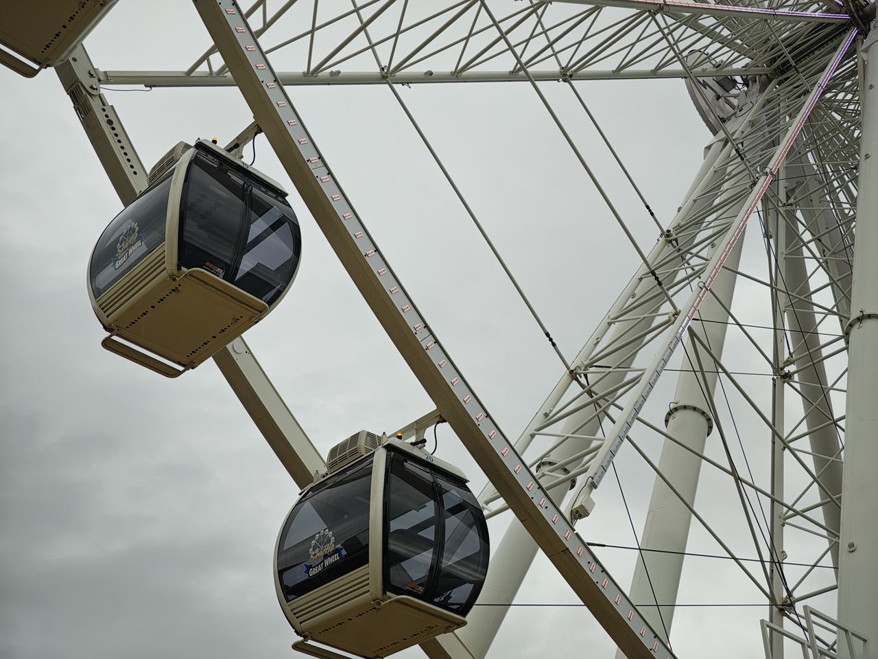 Ferris wheel gondolas