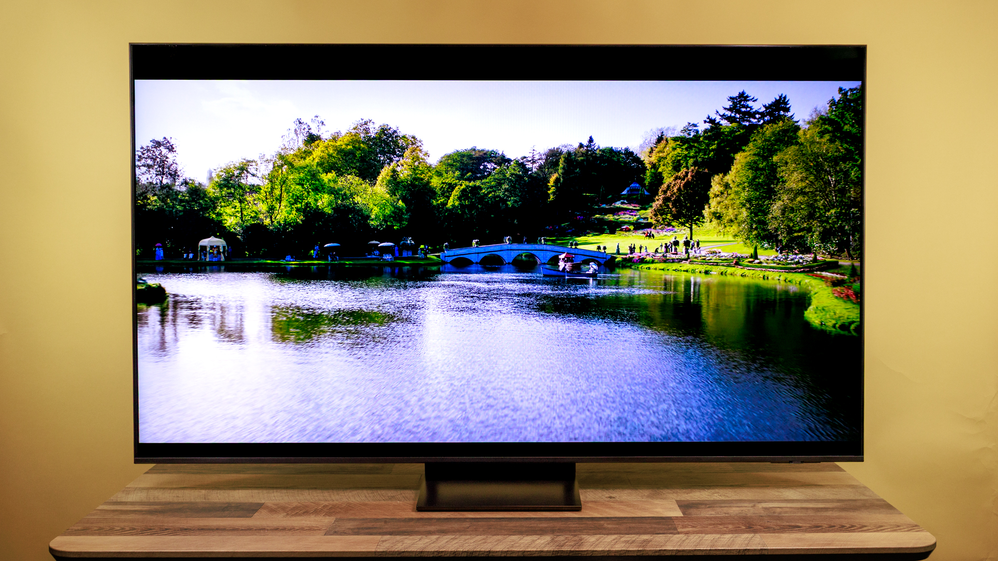 Samsung NEO QLED QN70F TV on a table