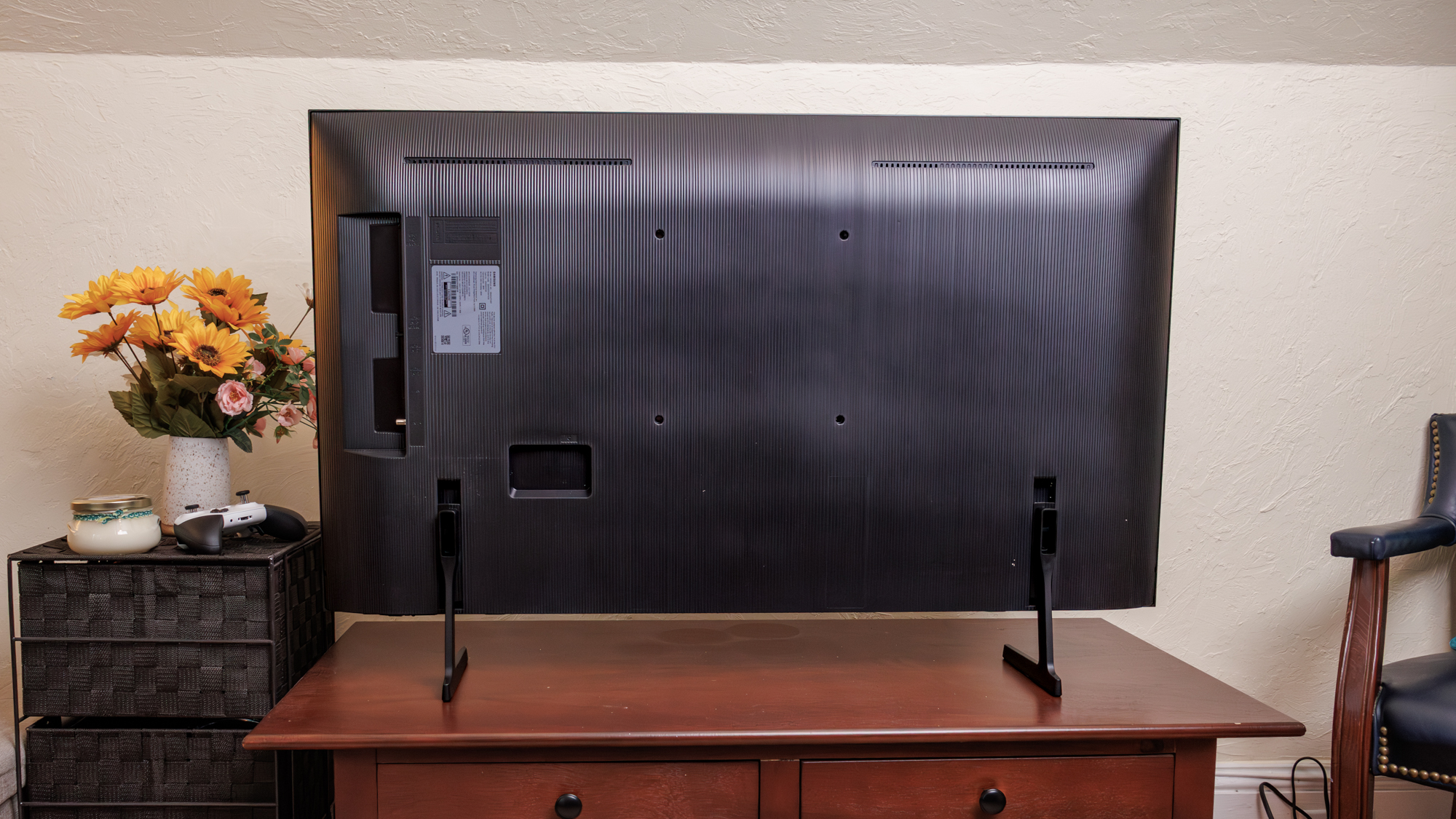 The back of a Samsung Q7F QLED TV