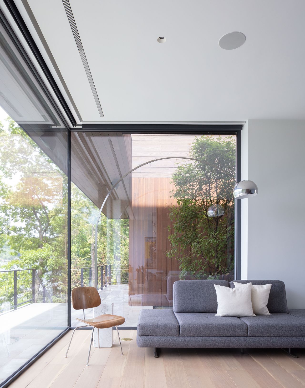 What is the 20/20 rule for decluttering? Experts explain | Livingetc