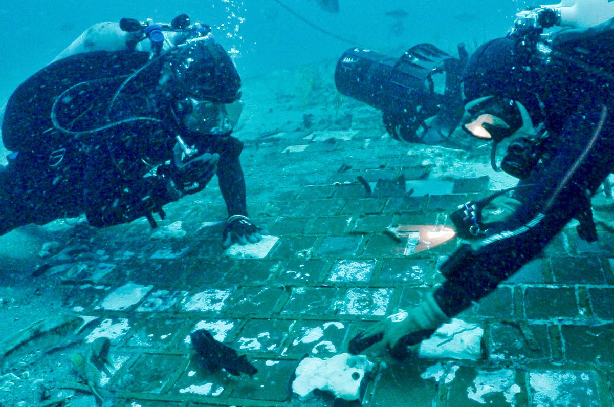 History Channel team finds large piece of space shuttle Challenger on ocean floo..
