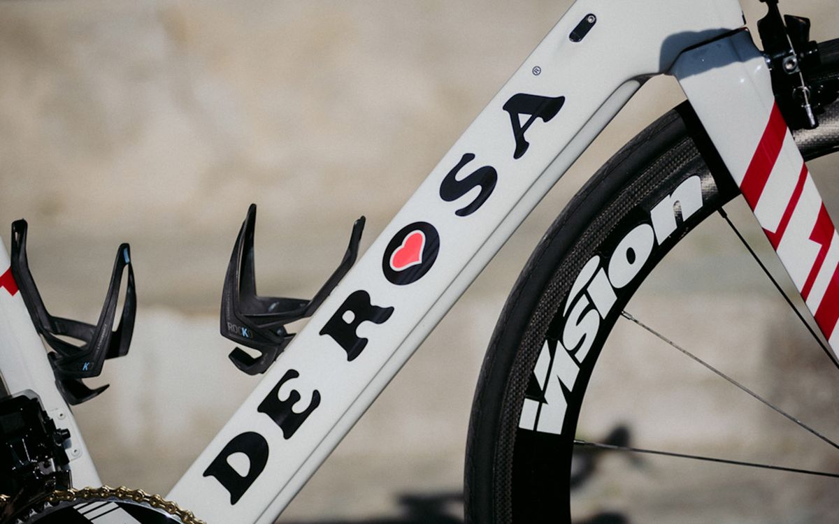 Standard De Rosa decals feature on the down tubes of the bikes