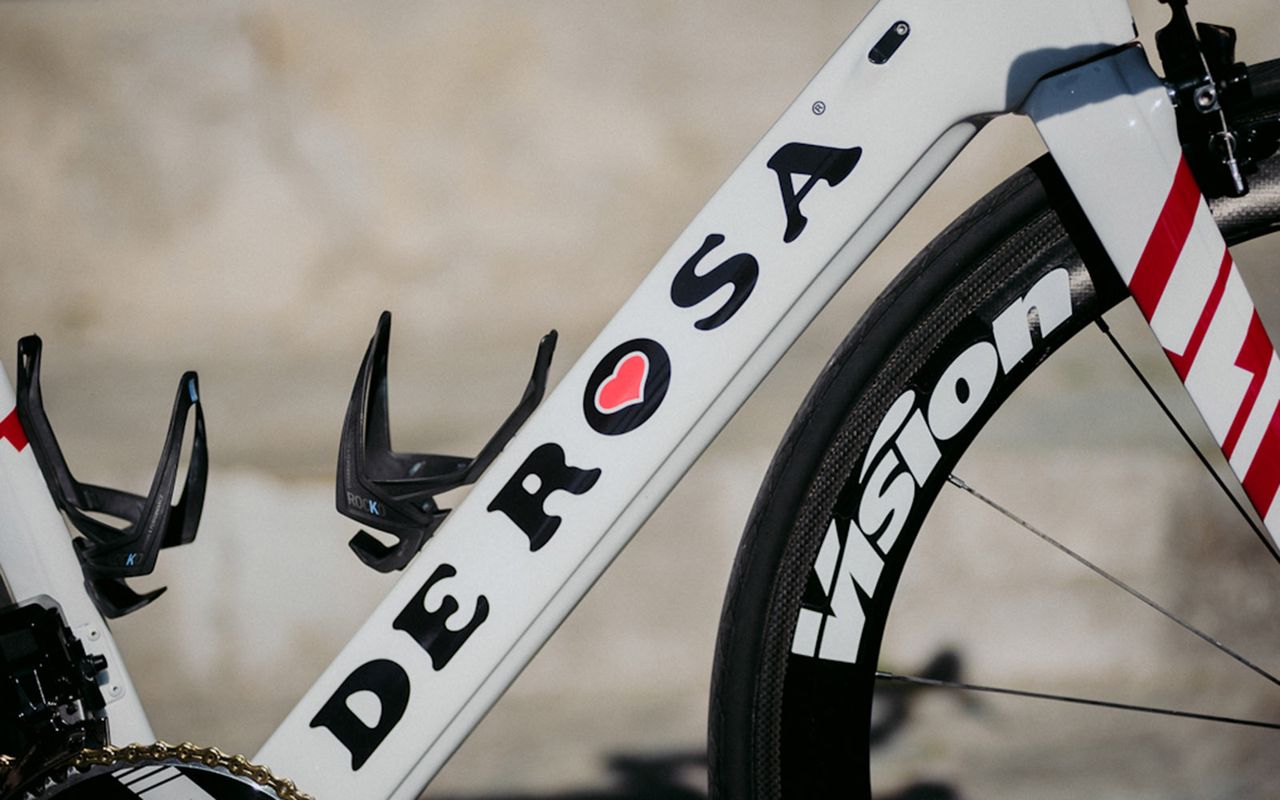 Standard De Rosa decals feature on the down tubes of the bikes
