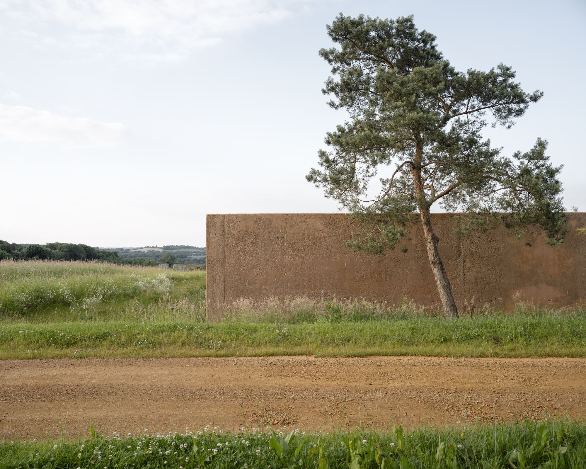 Hiaven house by McLaren Excell, a minimalist home in the biritsh countryside