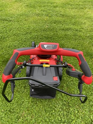 Self-propelling lever on the Cobra MX51S80V lawn mower