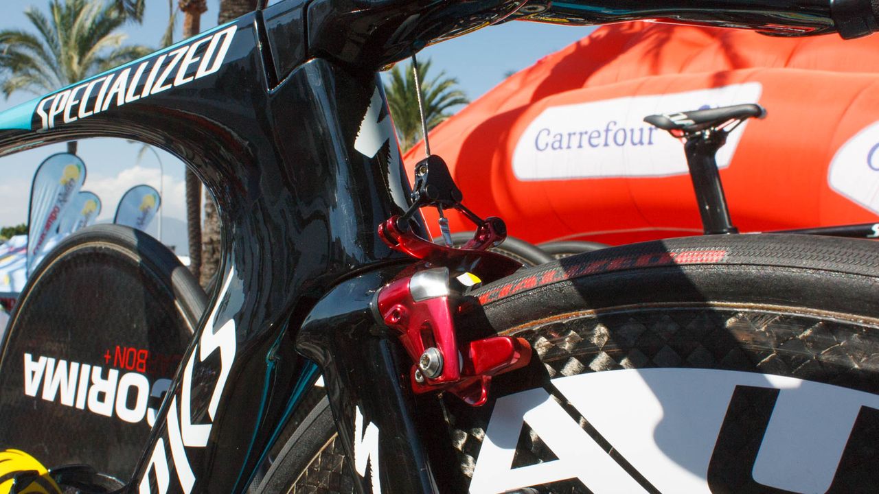 &hellip;with a funky red anodised centre-pull front brake, likely from TRP (Matthew Allen / Immediate Media)