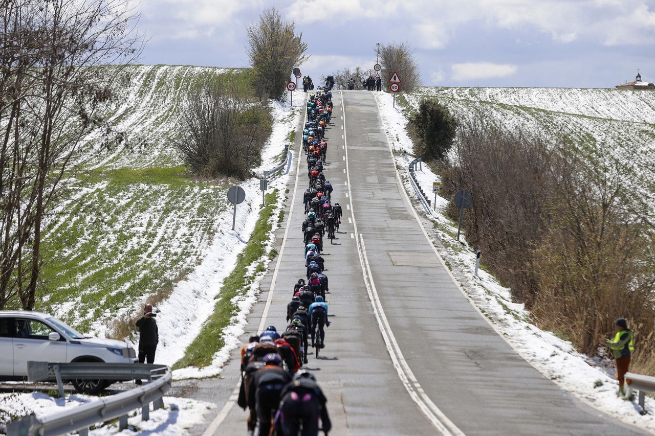 GP Miguel Indurain 2022 - 31st Edition - Estella Lizarra - Estella Lizarra 203,2 km - 02/04/2022 - Peloton - photo Luis Angel Gomez/SprintCyclingAgency&Acirc;&copy;2022