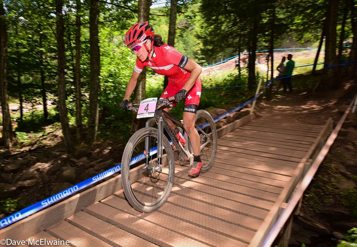 Lea Davison (Specialized) trying to chase down third place with one lap to go
