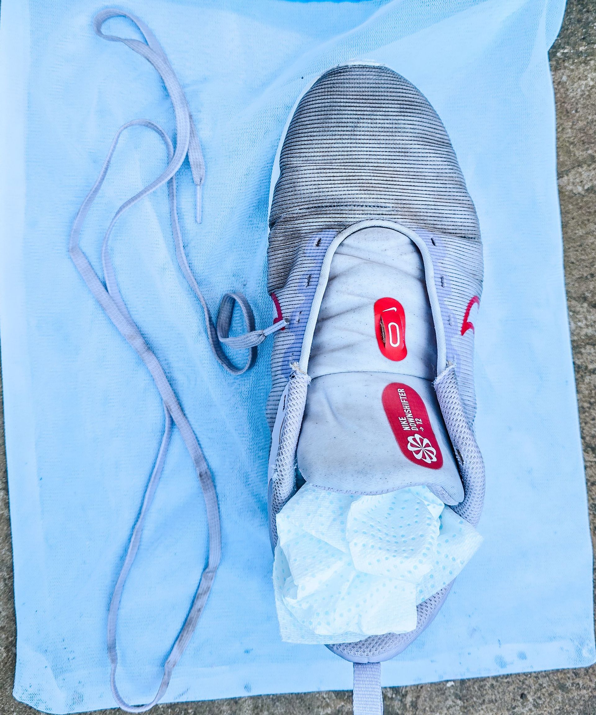 How to wash sneakers in the washing machine or by hand | Real Homes