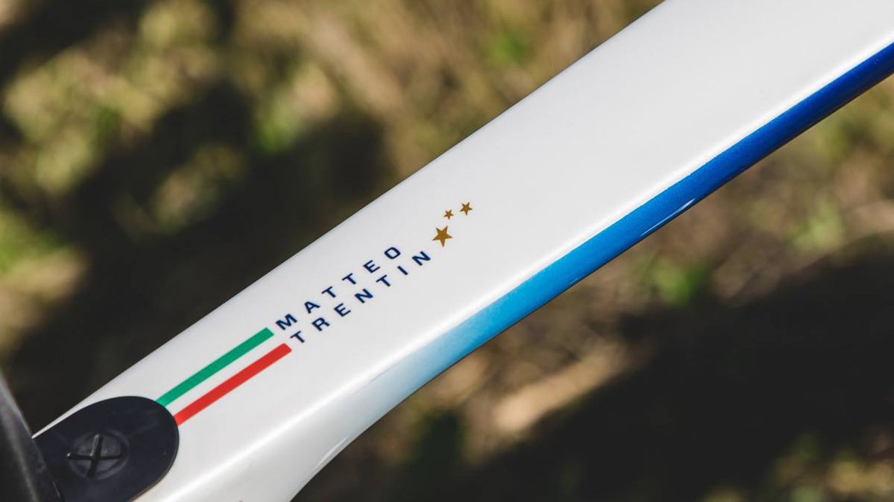 Trentin's name, the Italian tricolore and the European stars sit on the top tube