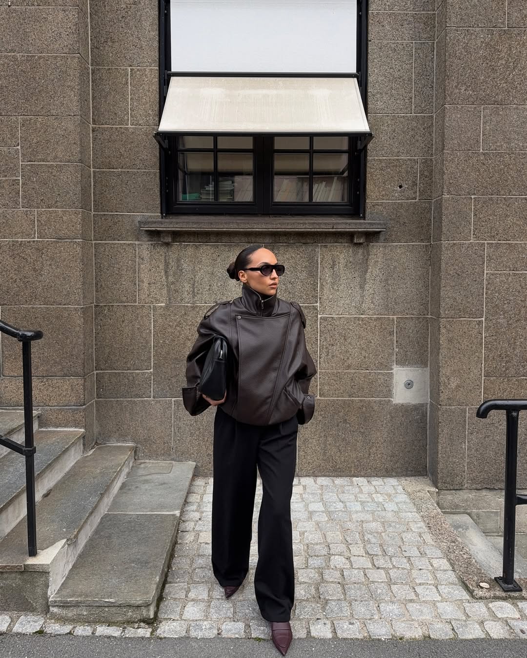 Influencer Ingrid Edvinsen wearing black trousers and brown shoes.