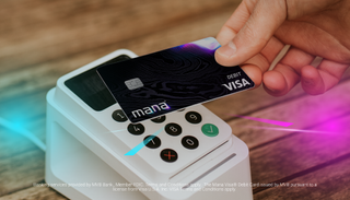 User paying with Mana card at payment terminal