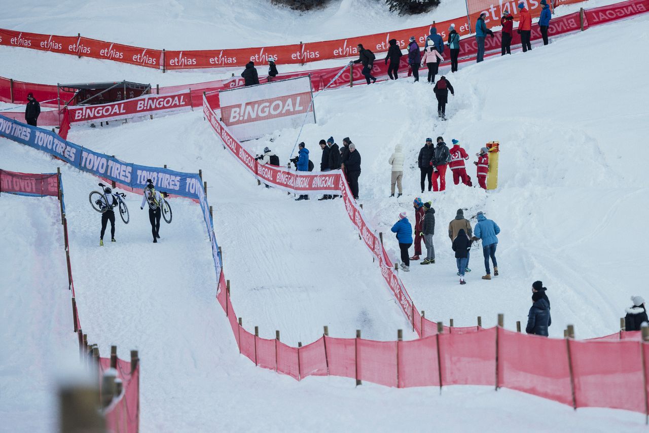 Riders try to understand the Val di Sole course