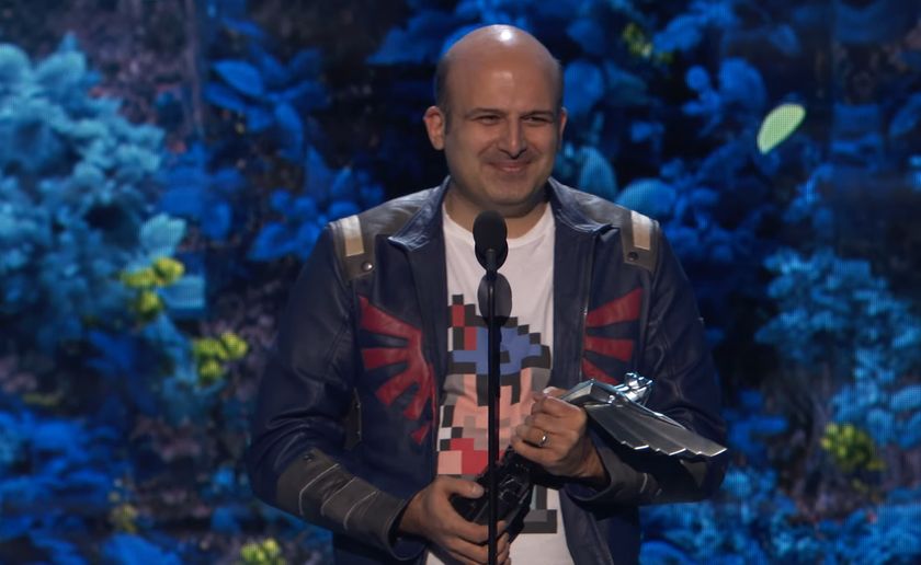 Amir Satvat accepting his award at the 2024 Game Awards.