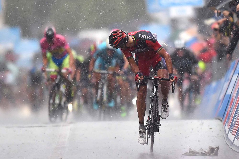 Gilbert checks behind as he nears the finish line.