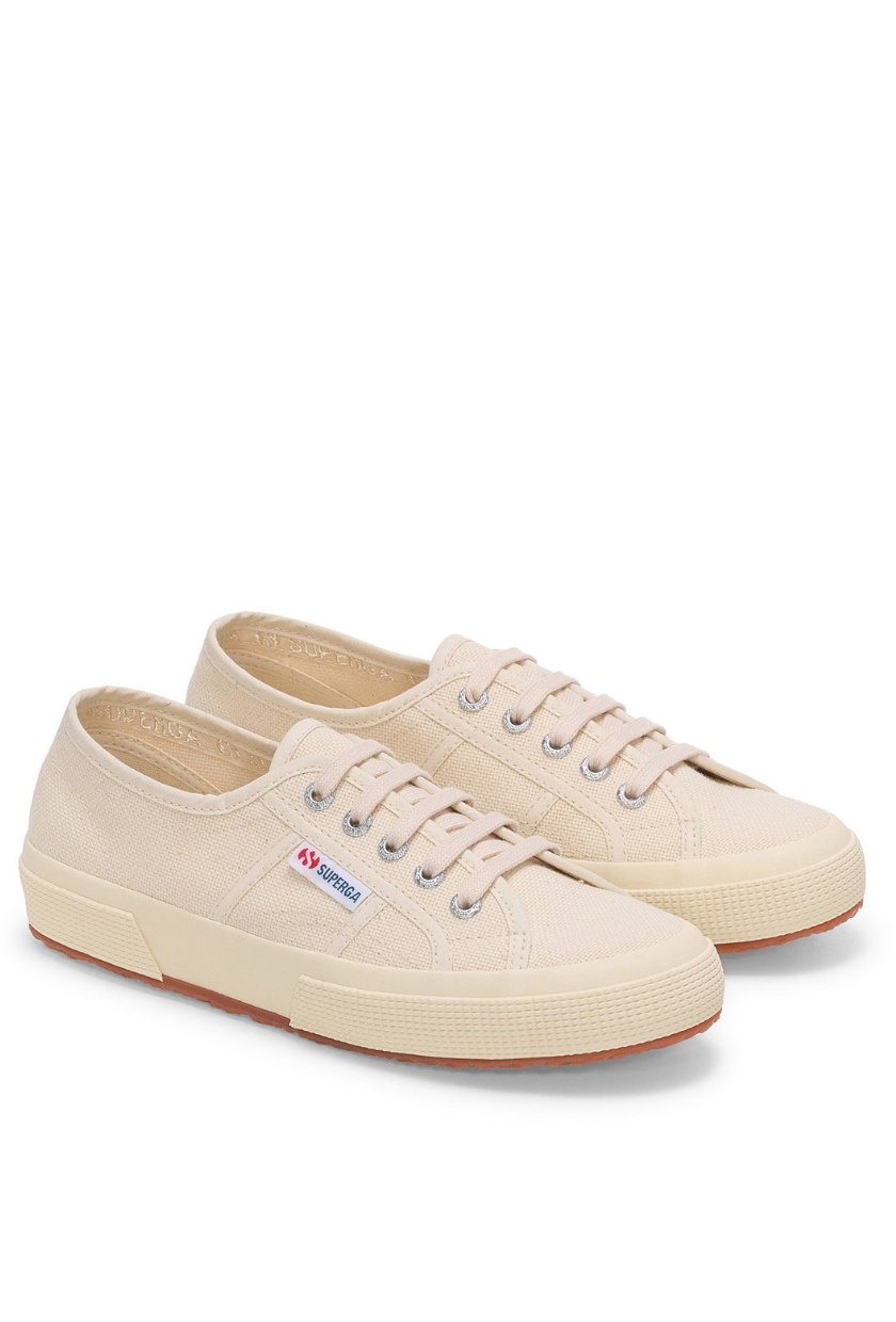 An image of the Superga 2750 cotu classic trainer, one of the best summer trainers. 