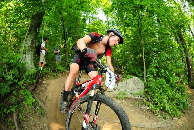 Lewis Gaffney (Team FI Taos) riding switchbacks in 90-degree heat