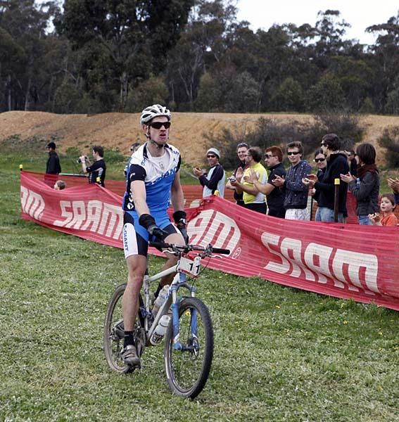 Murray Spink wins the Australian title in a sprint finish with four seconds separating first and third.