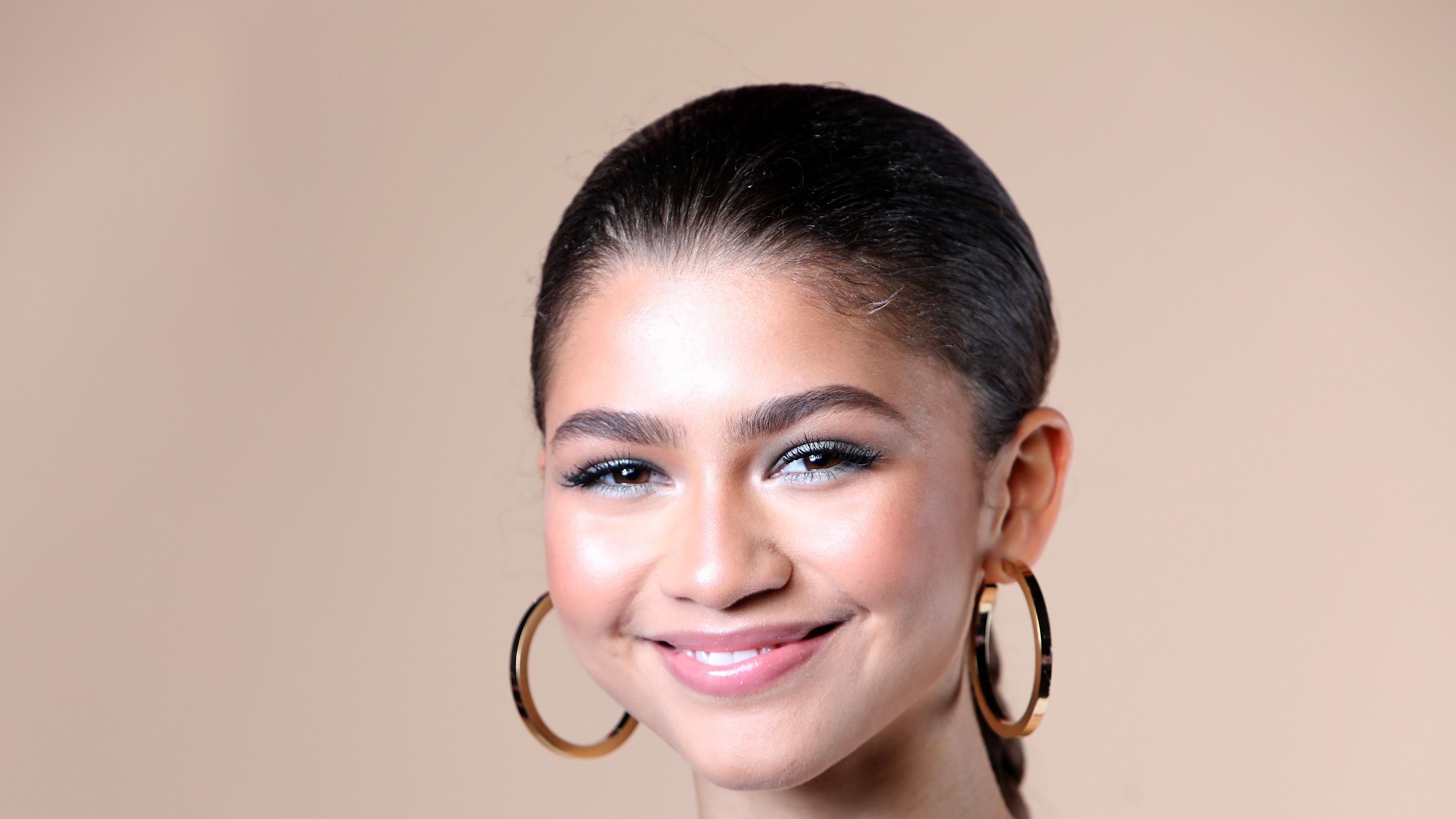 Zendaya New Bangs - Zendaya Debuts Choppy Fringe