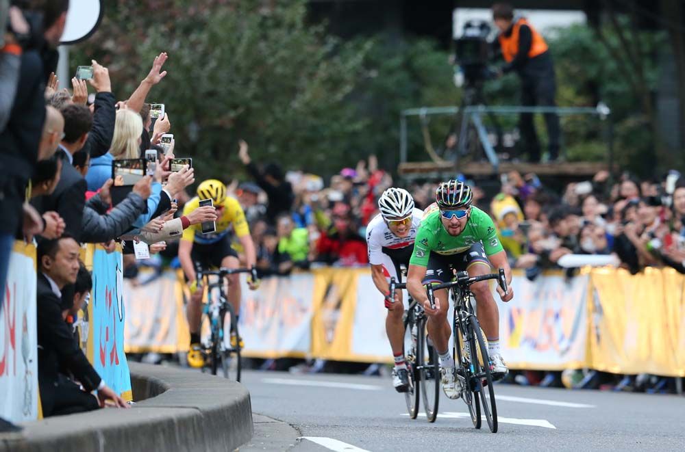 Peter Sagan sprints for the line