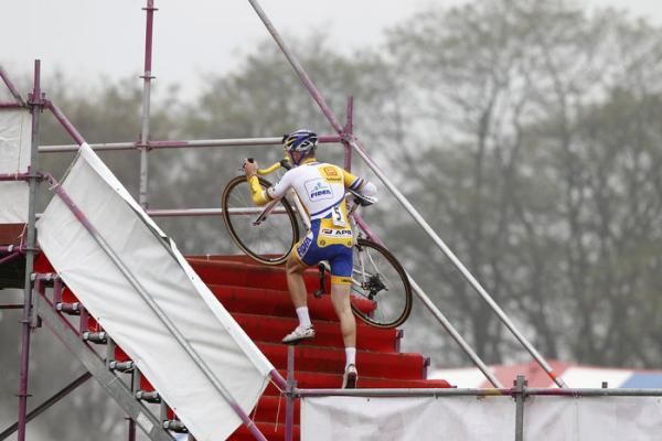 Arnaud Jouffroy chasing up the stairs