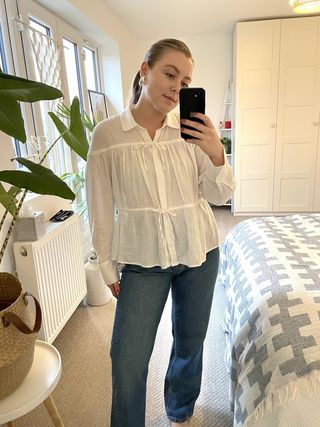 Florrie wears the Reformation Cynthia Jeans