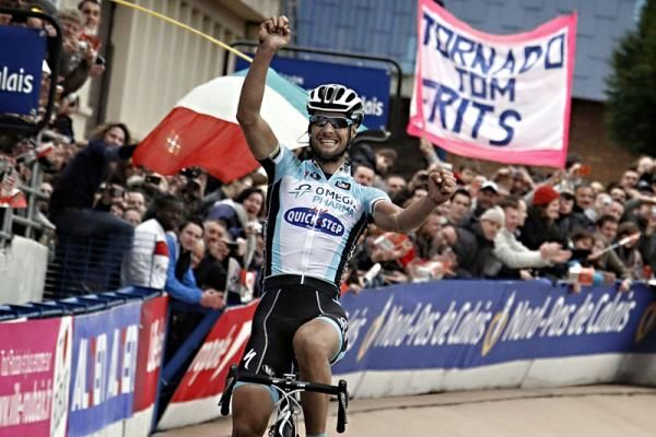 Tom Boonen (Omega Pharma-QuickStep) is a happy man in the Roubaix velodrome.