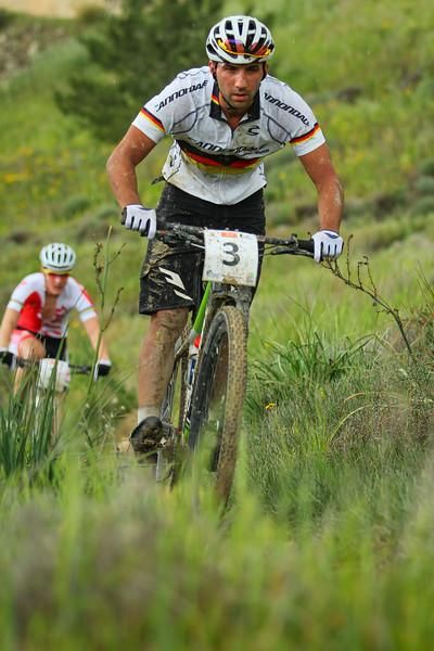 Manuel Fumic leads Jaroslav Kulhavy