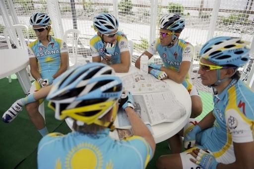 The Astana team awaits the start of stage 5.