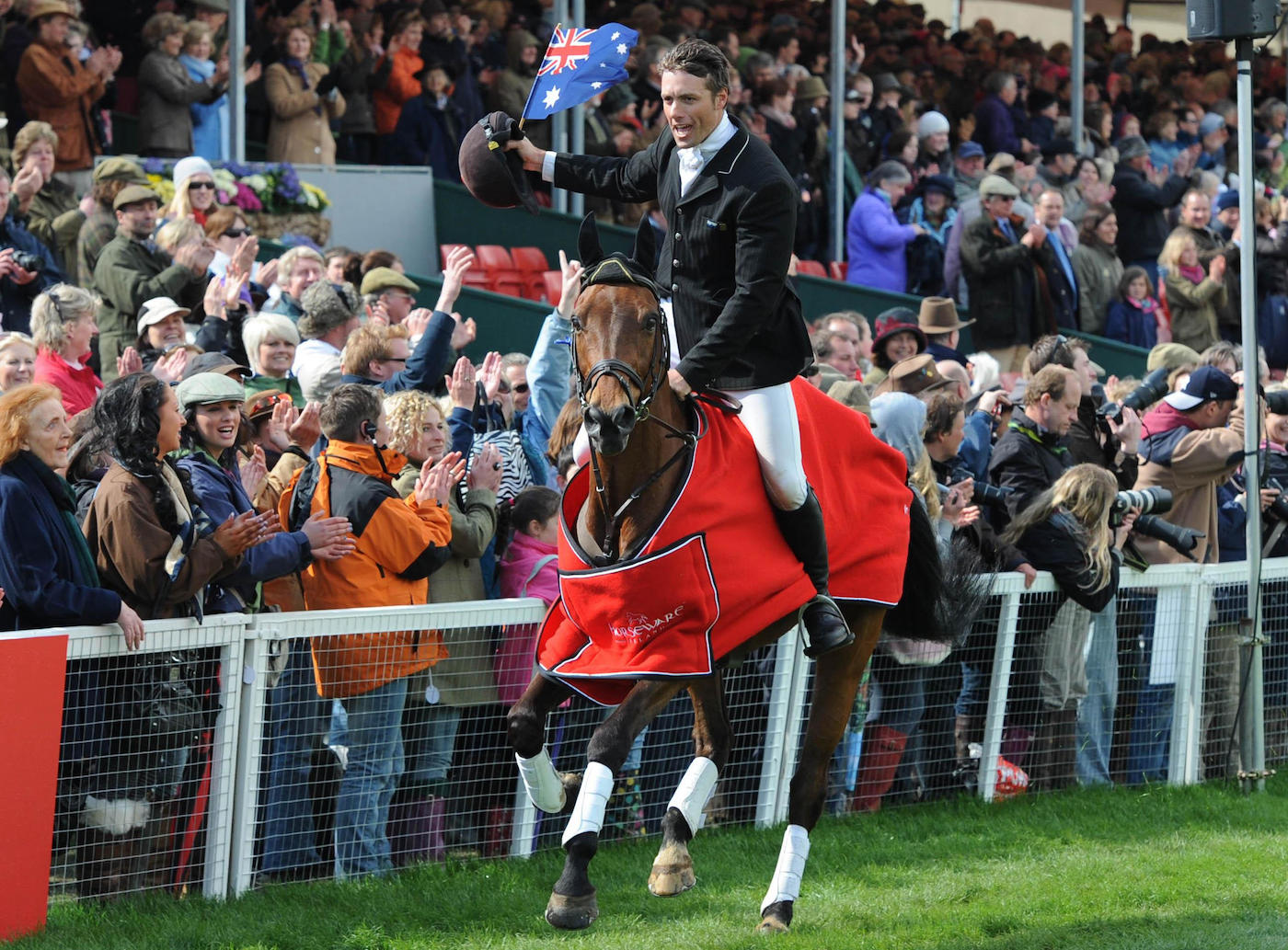 Paul Tapner wins Badminton in 2010, lap of honour