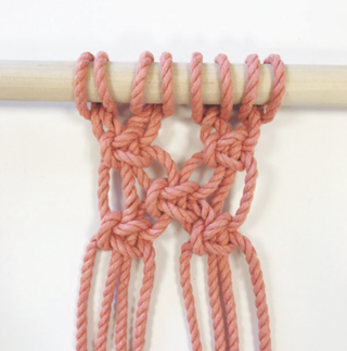 How to macrame a square knot